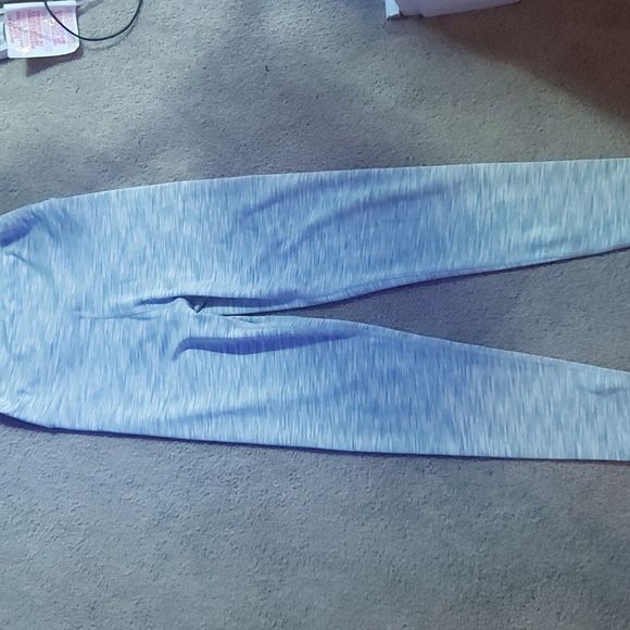 White and Grey booty scrunch leggings - Picture 3 of 5